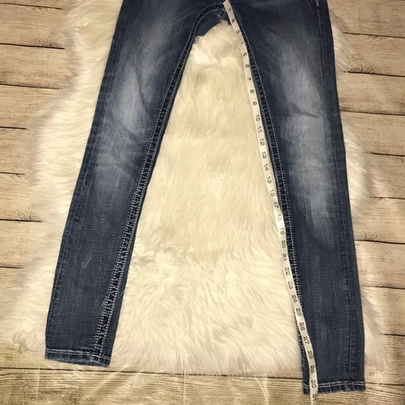 Miss Me Fleur de Lis Mid-Rise Skinny Jeans - Picture 7 of 7